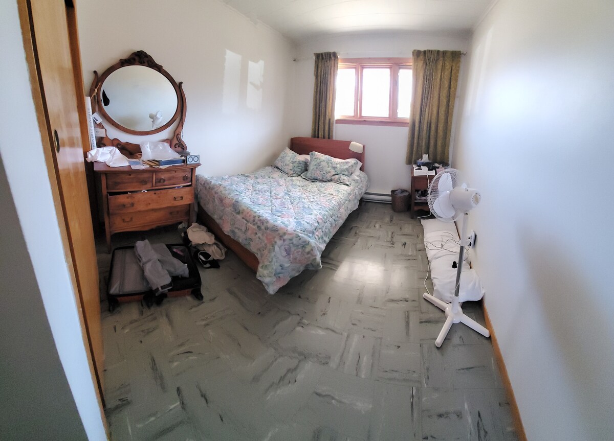 Segundo dormitorio con cama doble