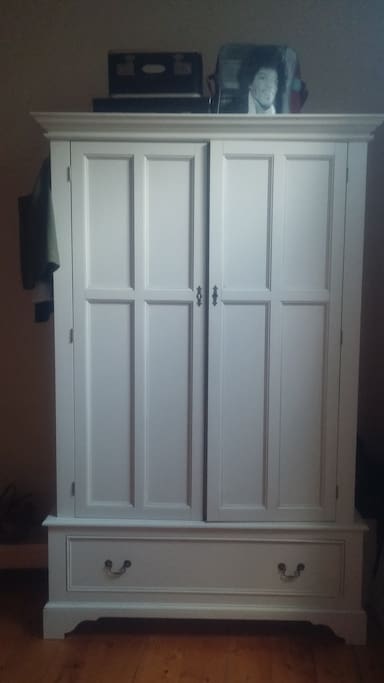 Wardrobe storage