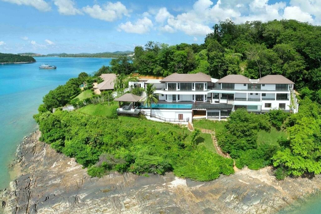 Stunning Oceanfront location