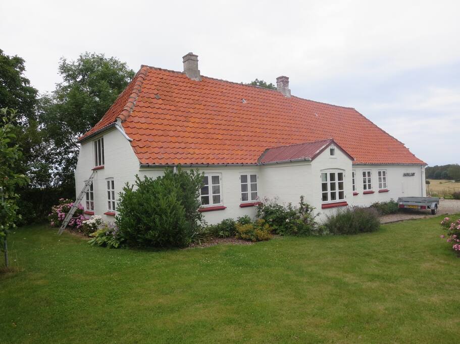 stuehuset, vinduer vender mod syd