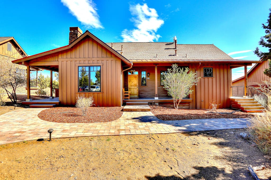 Brasada Sage Cabin (entrance to Red Angus Master Suite B) to the right