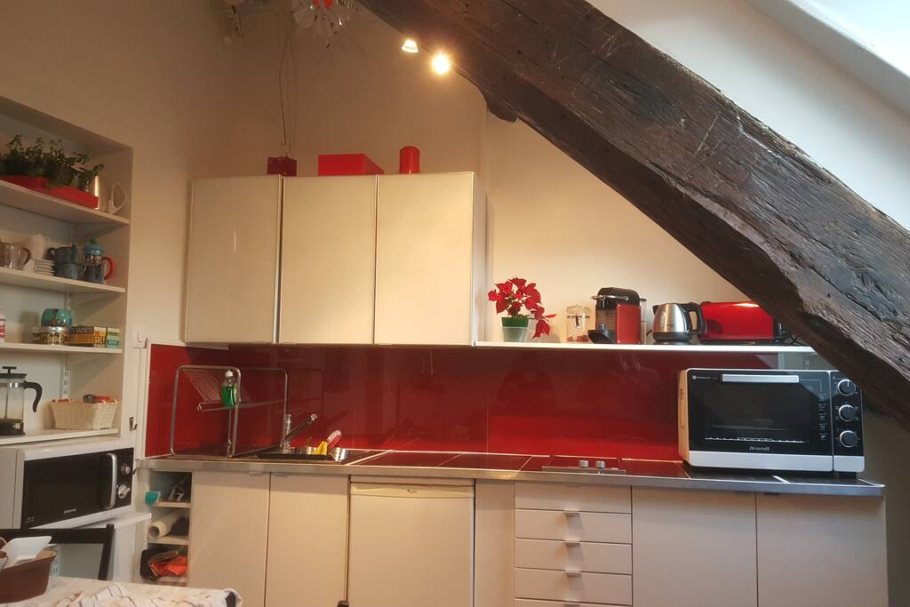La cuisine refaite récemment. Avec un four neuf.