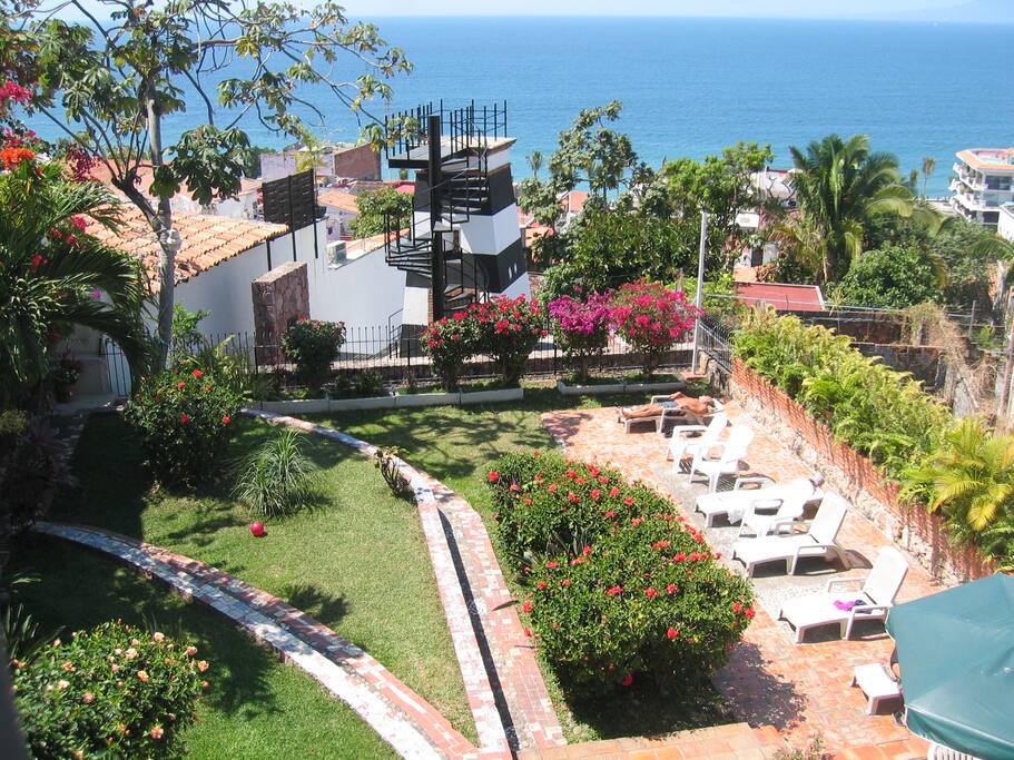 Jardines y BBQ del los departamentos