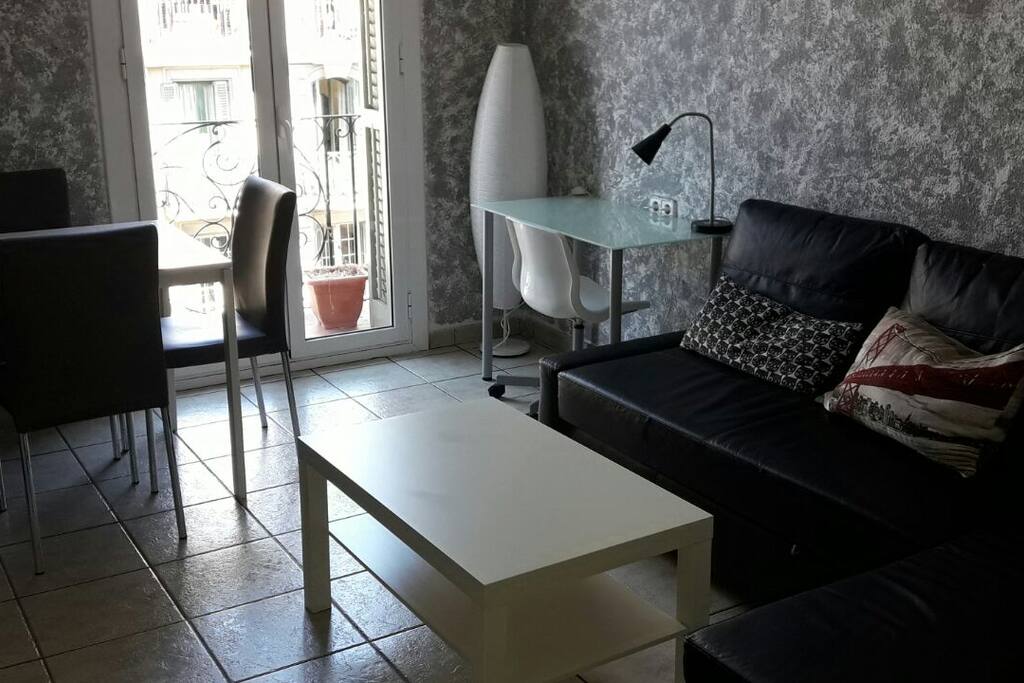 SALON- LIVING ROOM