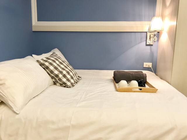 Beautiful Studio @ Ximen MRT (3 min walk)