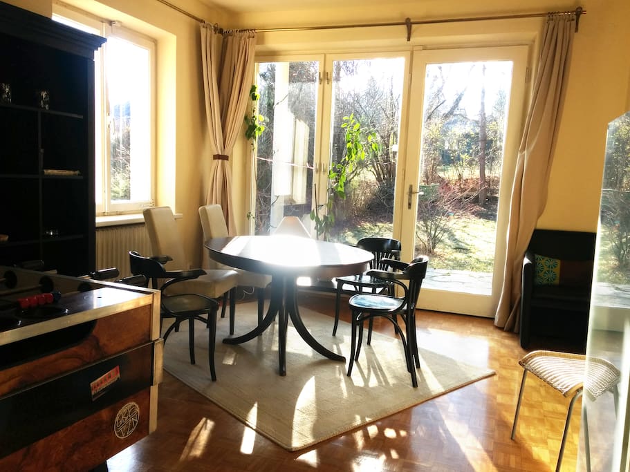Wohnzimmer und Garten *** living room and garden