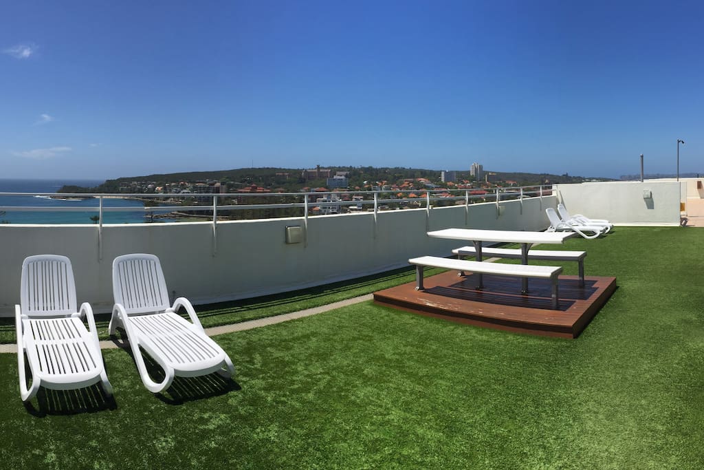 Common roof top sun deck and BBQ area