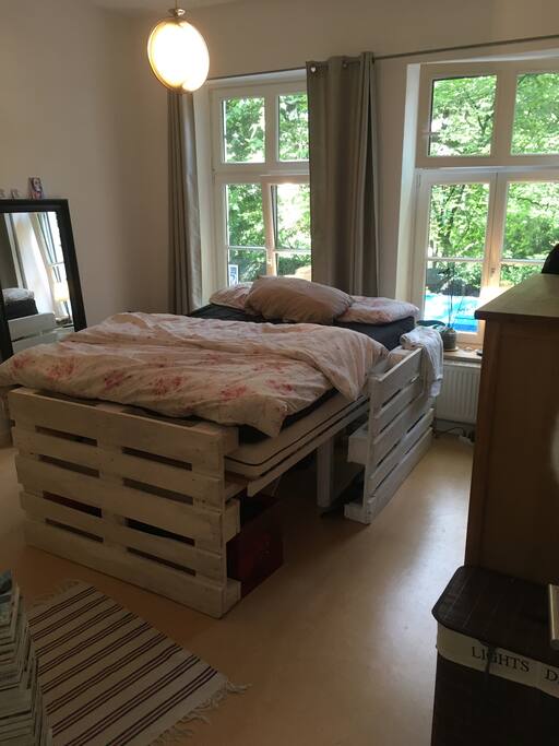 Schlafzimmer 1