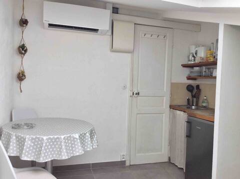 Petit Studio NICE Centre Gare CLIM Lave linge WIFI