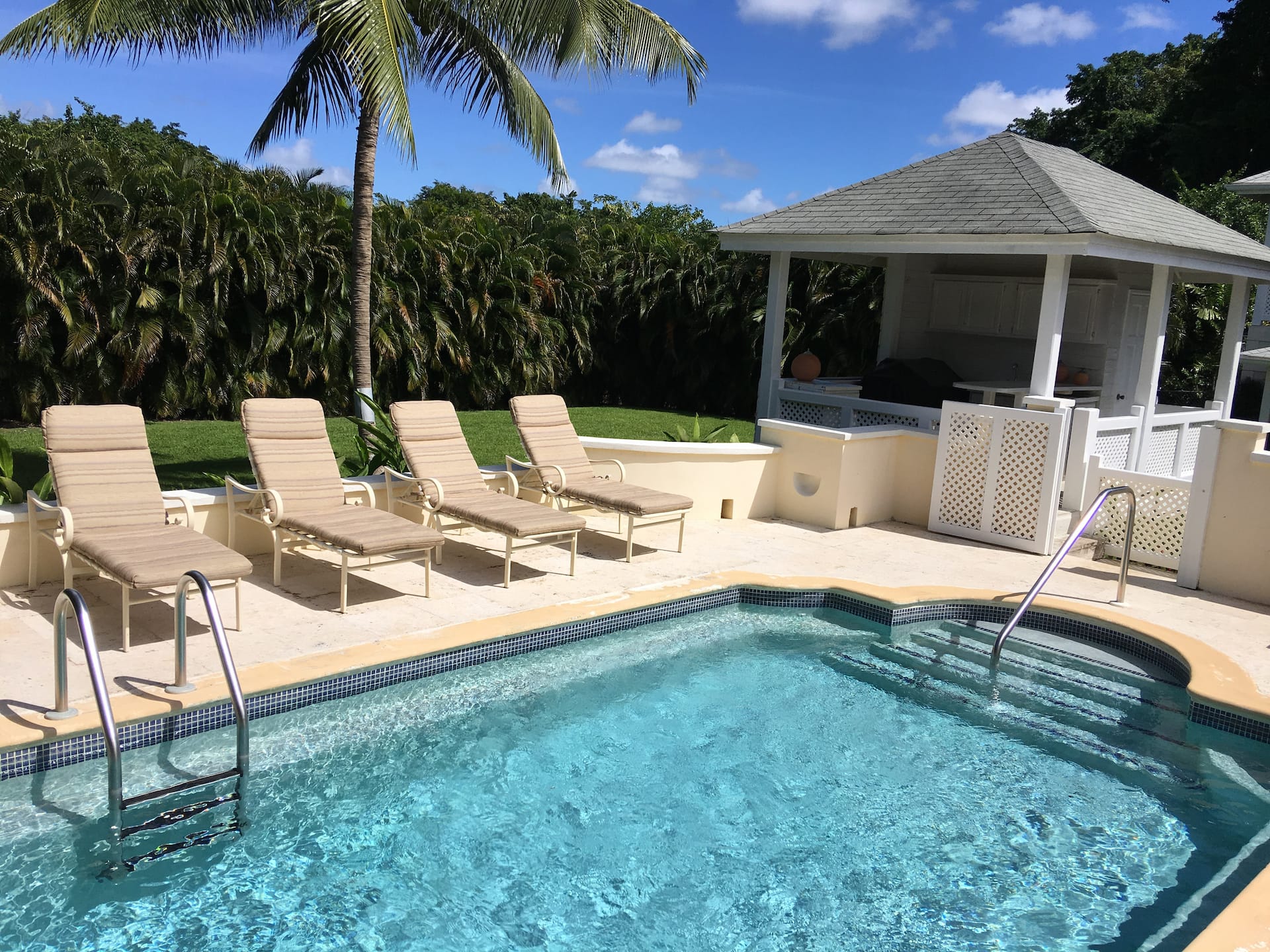 1 Bedroom Luxury Apartment Centrally Located