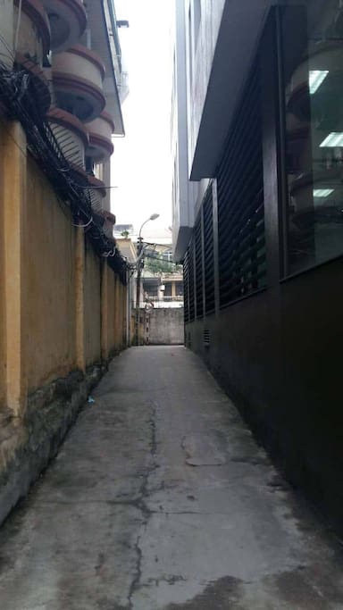 2-minute walk to the building