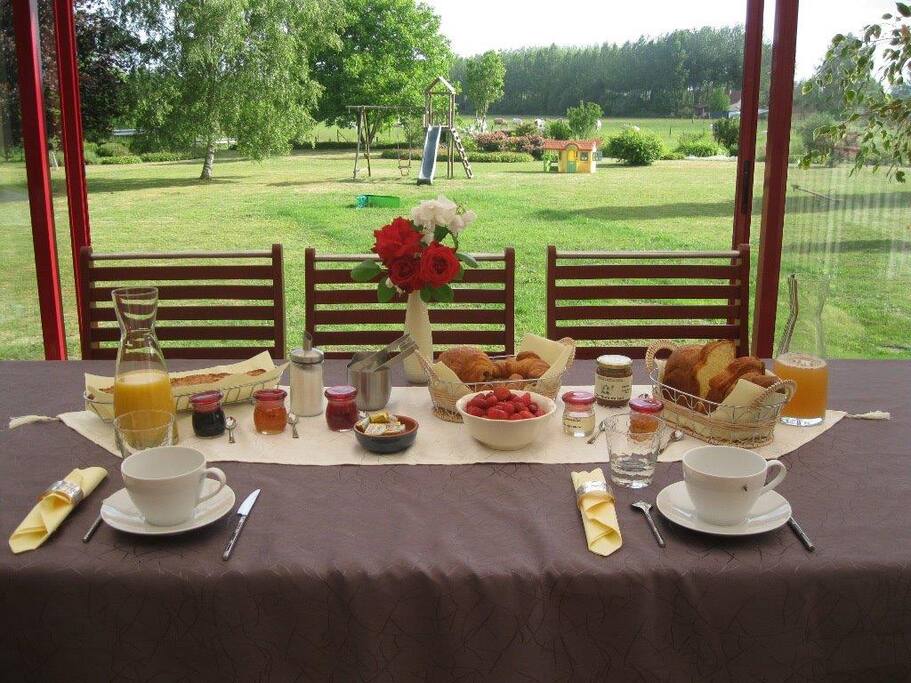 petit déjeuner dans la véranda