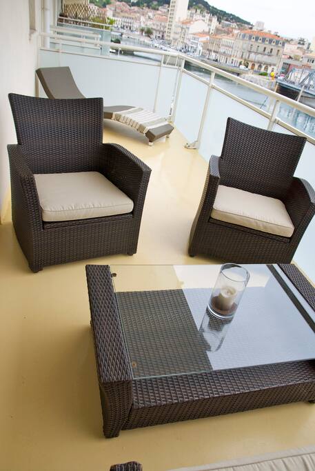 Terrasse 14 m2 donnant sur les canaux