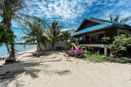 Rare Villa right on the beach!!