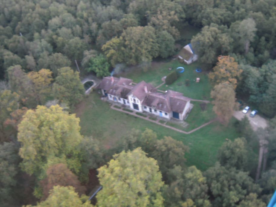 maison au milieu de son parc