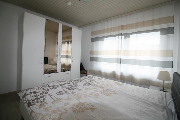 1. Schlafzimmer mit Doppelbett