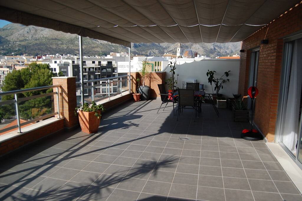 Terraza delantera por la mañana