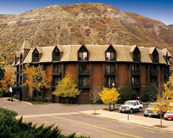 LUXURY DURANGO RESORT | Walk to Historic Downtown