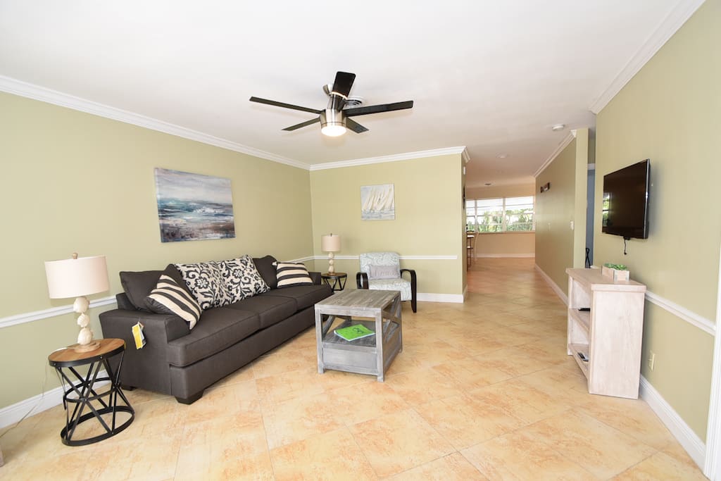 Living room with sleeper sofa (queen)
