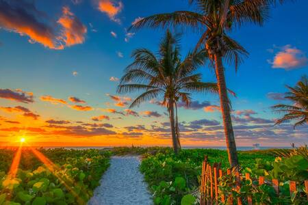 4 Bed on the Water - Luxury Beach Retreat