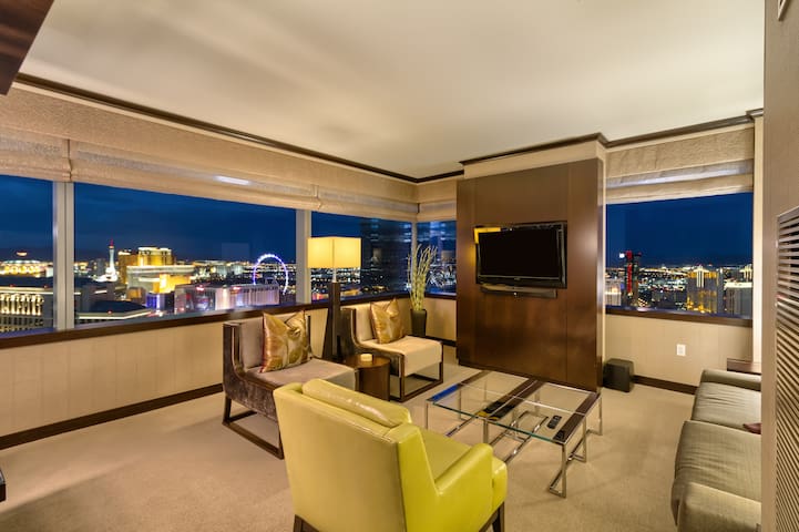 Best 2 BR Corner Penthouse @ Vdara! Stunner Views! gallery image 2