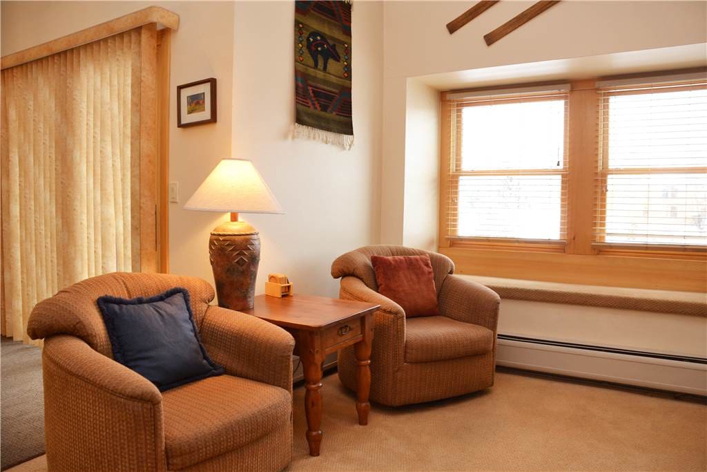 Furniture,Lamp,Indoors,Room,Dining Table