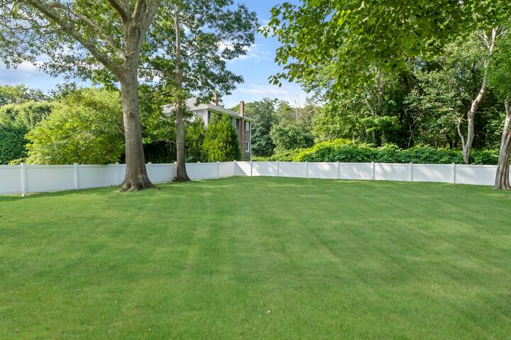 Walk to Narragansett Beach (1 mile), A/C gallery image 5