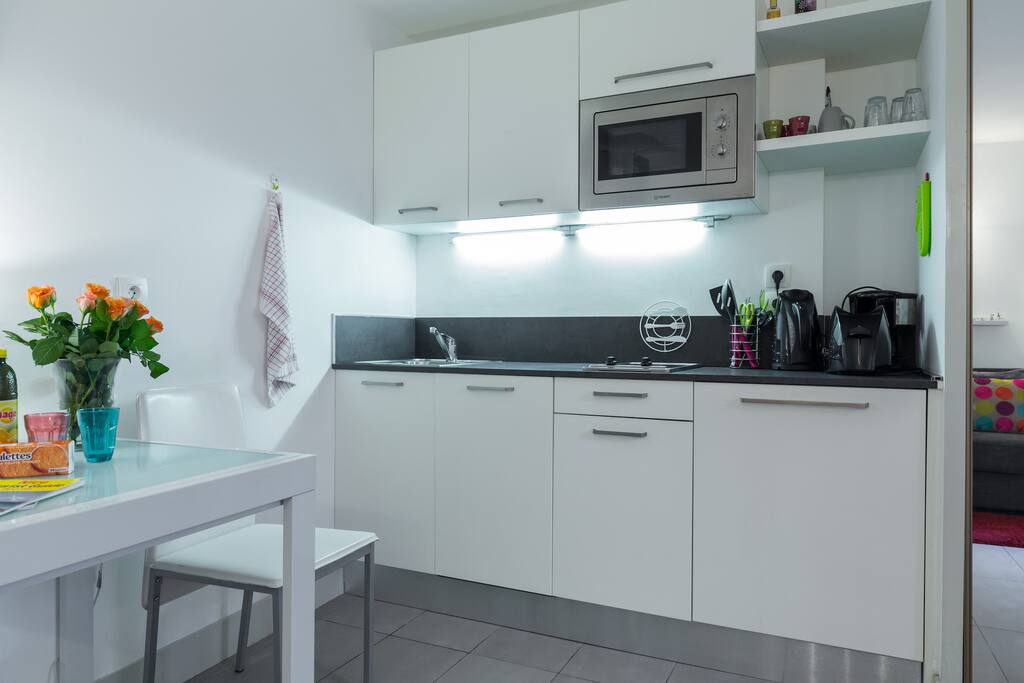 all equipped kitchen with dishwasher