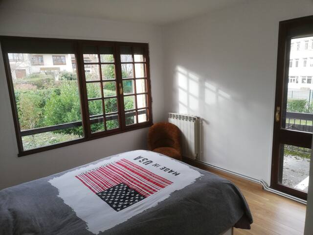 Chambre privée résidence sécurisée.