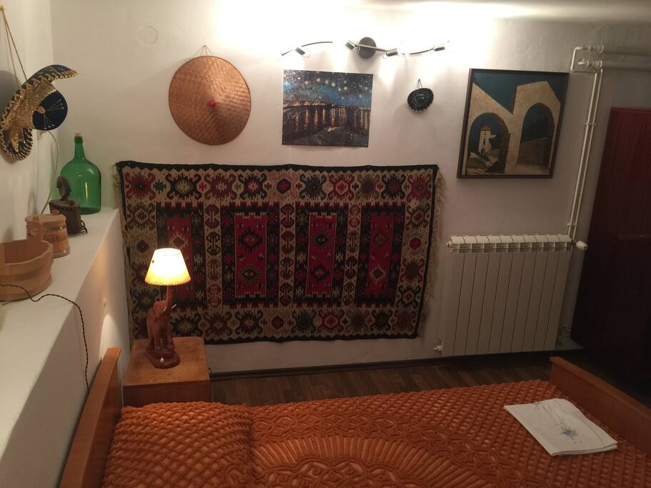 Bedroom side