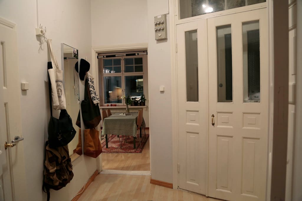 Front hallway/ facing front door