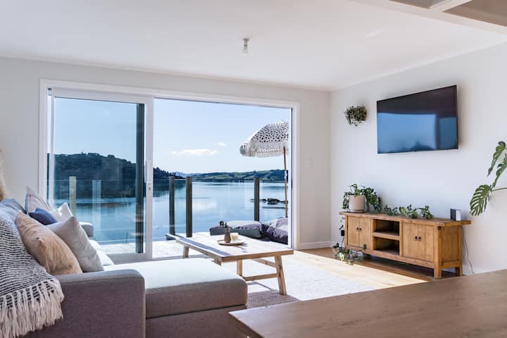 Sunshine Rise • Magical Lorenzen Bay - Raglan