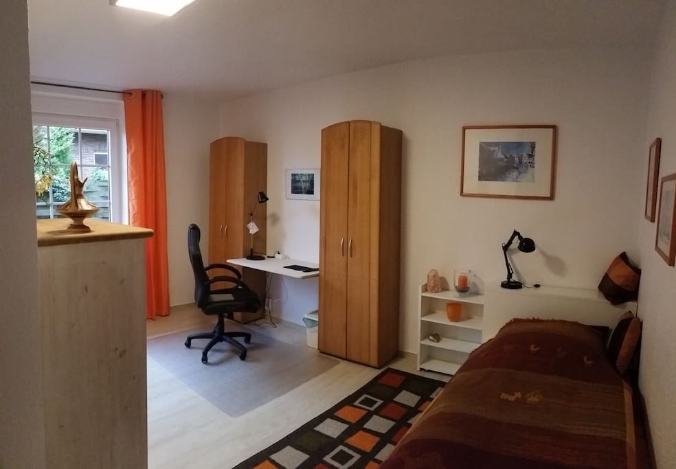 Das Einzelzimmer -
The single room