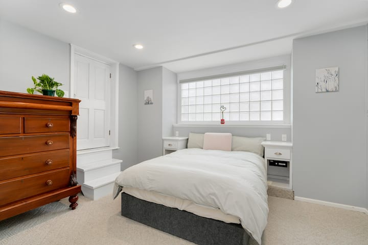 1br Queen Anne Adu - Seattle, WA