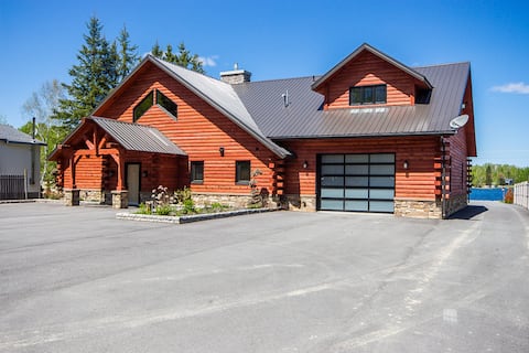 Luxurious Waterfront Log Home- Beach/Snowmobiling