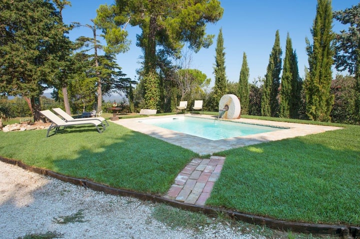 Il Granaio, villa with jacuzzi and pool