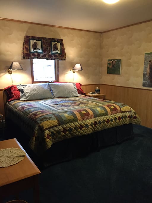 Bear Room, can be made into twin beds
