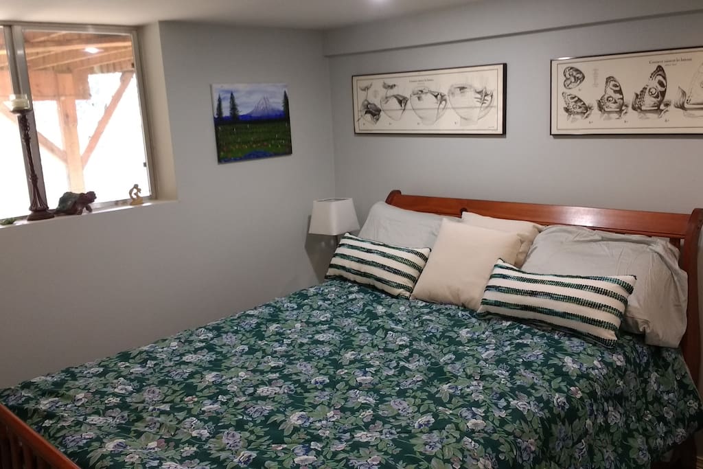 Extremely comfortable queen bed with contour pillows with plenty of extra pillows and blankets. All new condition.