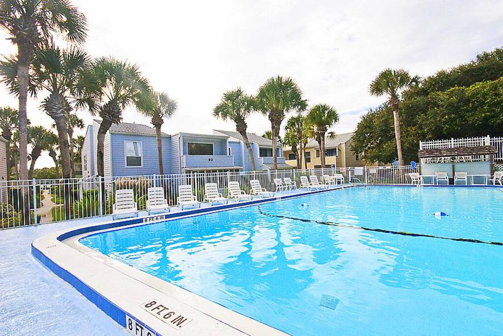 The pool at Quail Hollow -- fresh and inviting! - Small, private, and beautifully maintained, Quail Hollow is the perfect St. Au
