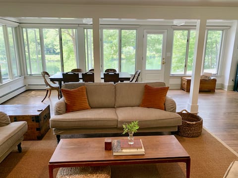 Renovated Family Lake~Ski House w/ gas fireplace