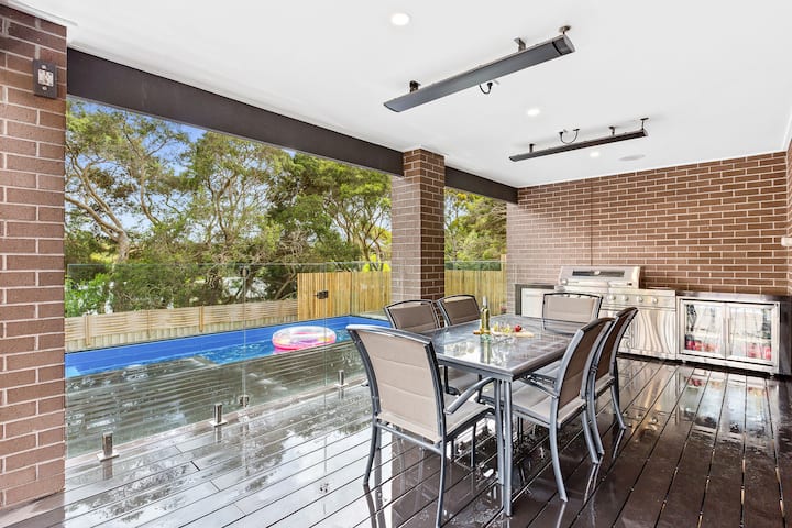Nestled Between Tyrone Foreshore And No16 Beach With Pool (Sleeps 10) - Rye