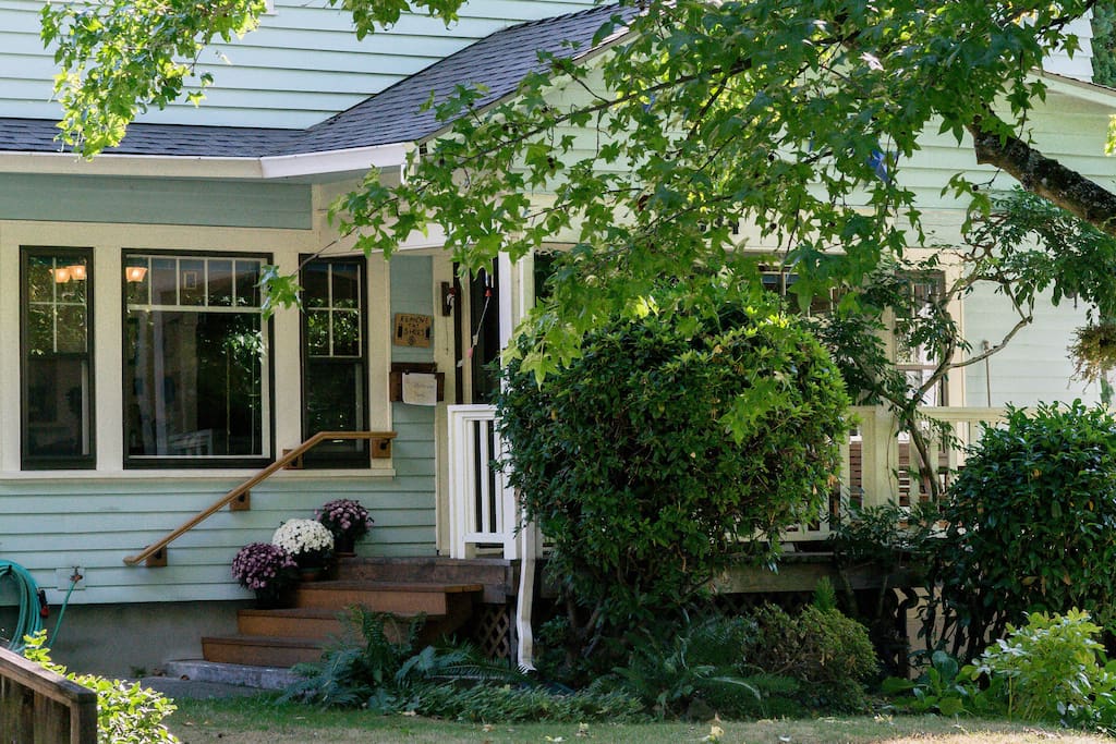Welcome to our 1926 Portland home in NE Portland. We like it here and think you will too.