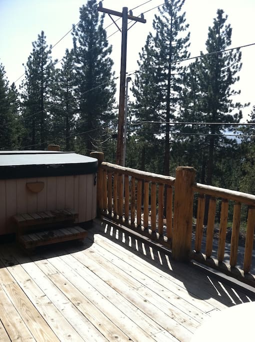 Hot Tub with Lake Views!