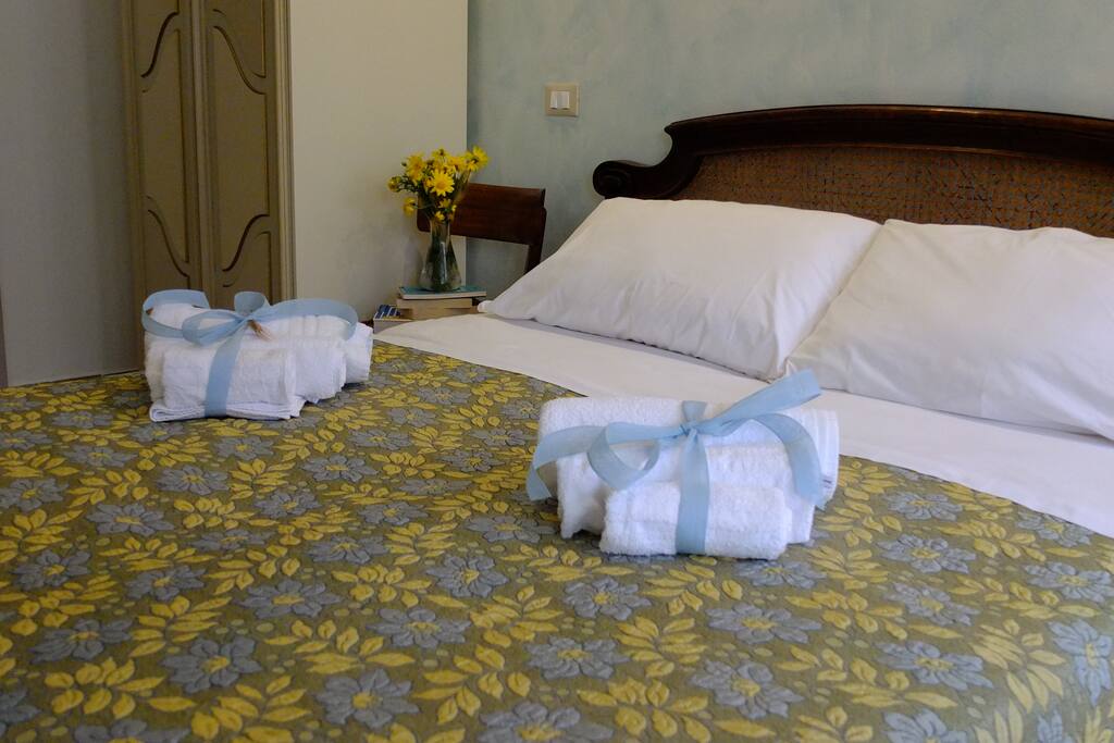 Camera matrimoniale Anfitrite, vista mare, bagno privato con doccia idromassaggio, Angolo cottura, frigorifero, Wifi, Tv a schermo piatto, allarme, ingresso indipendente