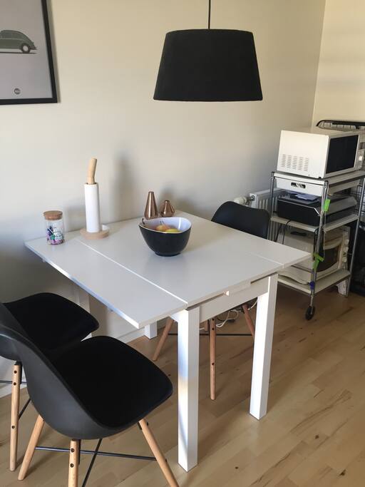 Spiseplads med mulighed for flere stole