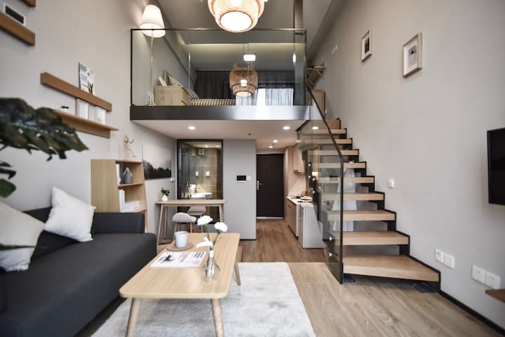 E5季家公寓金茂湾海景loft高端公寓市南区核心商圈轮渡金茂湾购物中心栈桥火车站中山路八大关隧道口