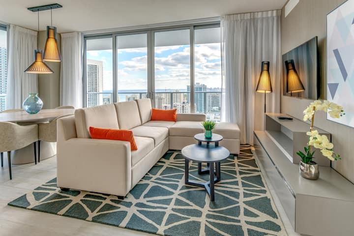 Нашата светла всекидневна, където можете да гледате хубав филм с любимите си хора!