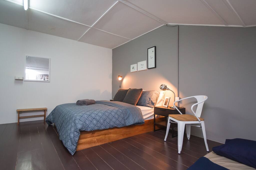 Private Room 3 : Clean towel and fresh linen will be provided.
