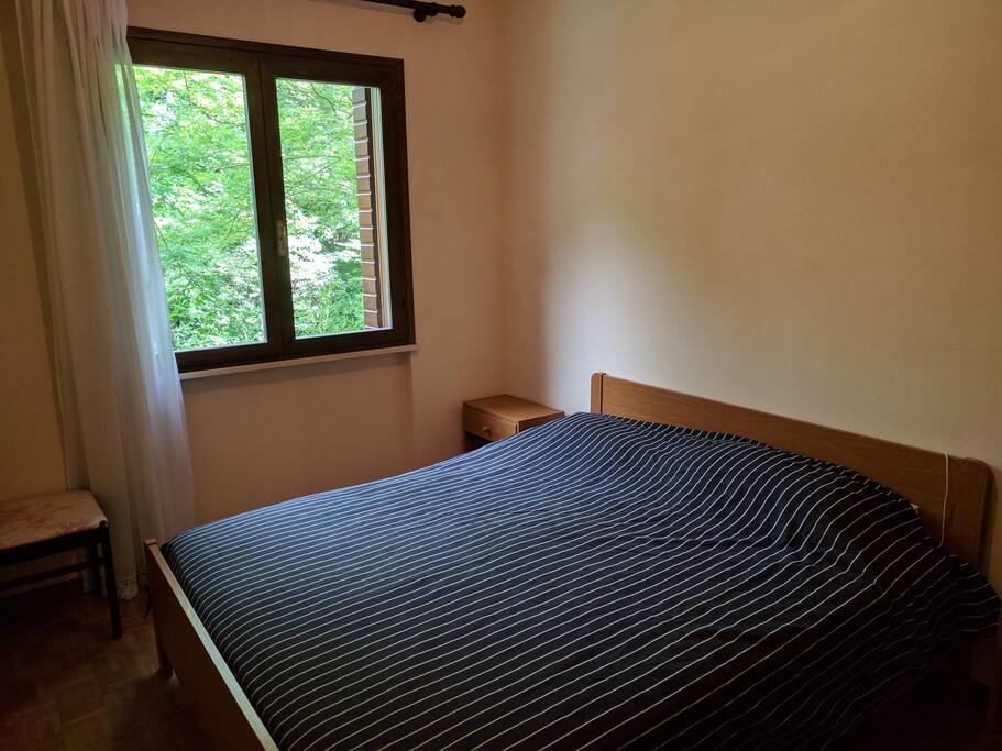 La camera. The bedroom.