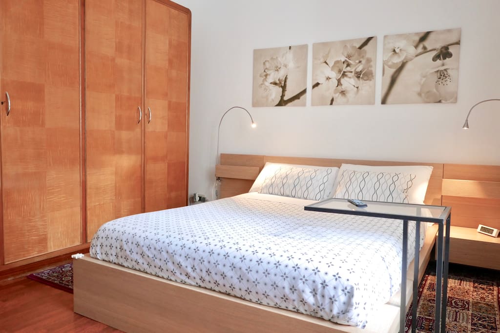 Materasso e cuscini in lattice e memory foam, luci a led